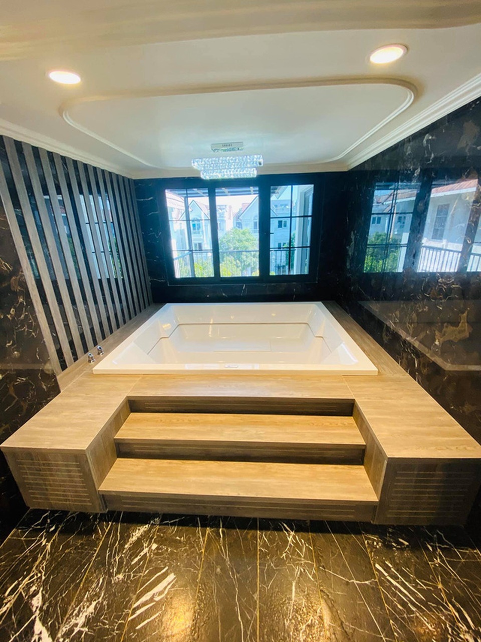 Không gian sống xa hoa trong biệt thự triệu đô của Lã Thanh Huyền - 14 Không gian sống xa hoa trong biệt thự triệu đô của Lã Thanh Huyền - 14