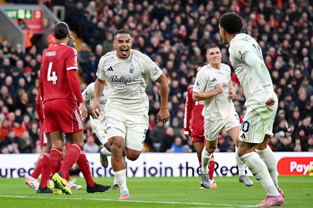 Liverpool thua đậm Nottingham Forest tại Anfield - 1