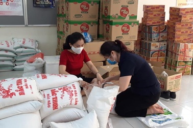 Trường Đại học hỗ trợ thực phẩm cho sinh viên ở ký túc xá tránh Covid-19