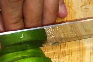 "Hotboy chuyên ăn cay" chia sẻ món chanh mắm đường khiến người xem "ứa nước miếng"