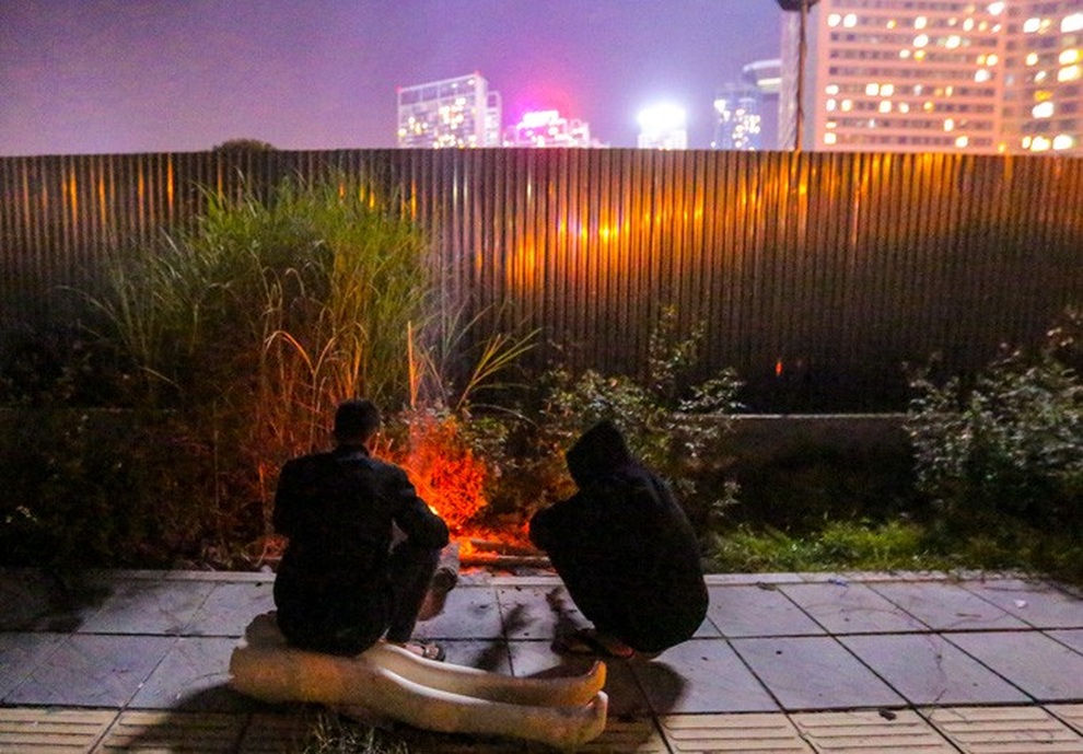 Lao động mất việc làm, trú ngụ trong ống cống dưới trời giá rét đầu đông - 4