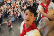 Diễn viên phim "Mưa đỏ" hát "Còn gì đẹp hơn", khán giả bật khóc