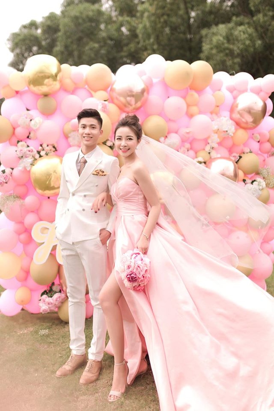Ngắm bộ ảnh cưới tình bể bình của cầu thủ Phan Văn Đức và hot girl Nghệ An - 7 Ngắm bộ ảnh cưới tình bể bình của cầu thủ Phan Văn Đức và hot girl Nghệ An - 7