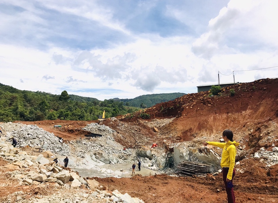 Người dân bất bình tố công ty nổ mìn khiến đá văng và sập tường tại Gia Lai - 1 Người dân bất bình tố công ty nổ mìn khiến đá văng và sập tường tại Gia Lai - 1
