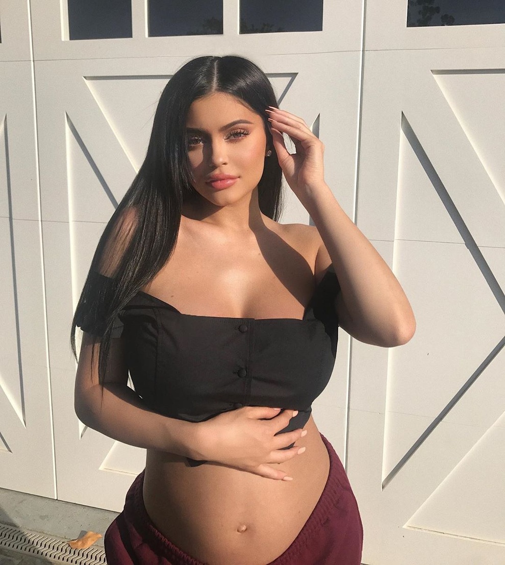 Kylie Jenner lộ bụng bầu tại tuần lễ thời trang New York - 6 Kylie Jenner lộ bụng bầu tại tuần lễ thời trang New York - 6