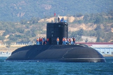 Tàu ngầm Hà Nội vào cảng Cam Ranh an toàn