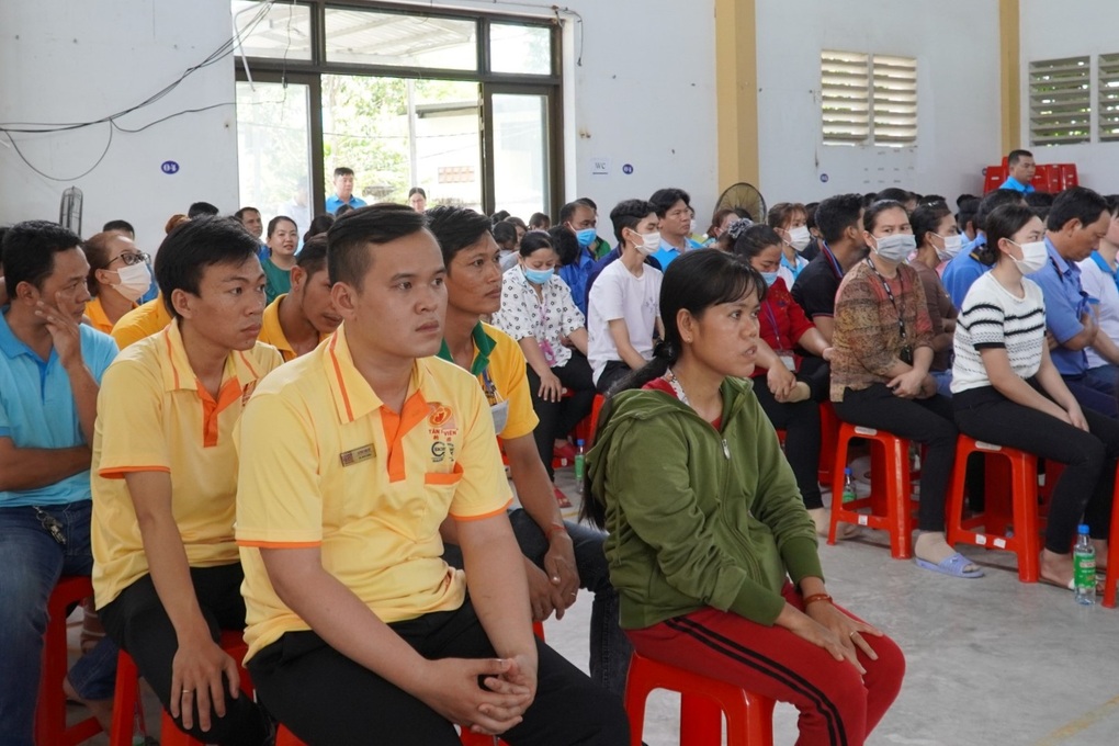 Mong mỏi cải thiện thu nhập của công nhân - 1 Mong mỏi cải thiện thu nhập của công nhân - 1