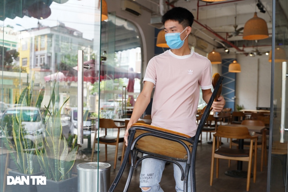 Hàng loạt quán cà phê mở cửa trở lại sau khi TP Hà Nội nới lỏng lệnh cấm - 5 Hàng loạt quán cà phê mở cửa trở lại sau khi TP Hà Nội nới lỏng lệnh cấm - 5