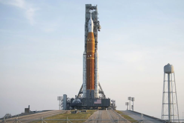 Tên lửa mới của NASA sẵn sàng cho sứ mệnh trở lại Mặt Trăng
