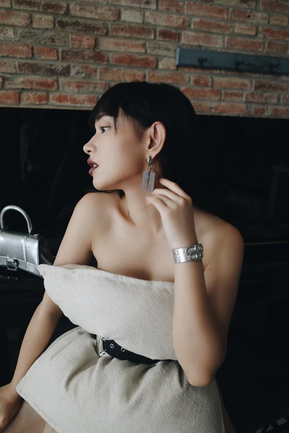 Đọ nhan sắc “ái nữ hàng hiệu” Tiên Nguyễn và hot girl Châu Bùi hậu cách ly - 20 Đọ nhan sắc “ái nữ hàng hiệu” Tiên Nguyễn và hot girl Châu Bùi hậu cách ly - 20