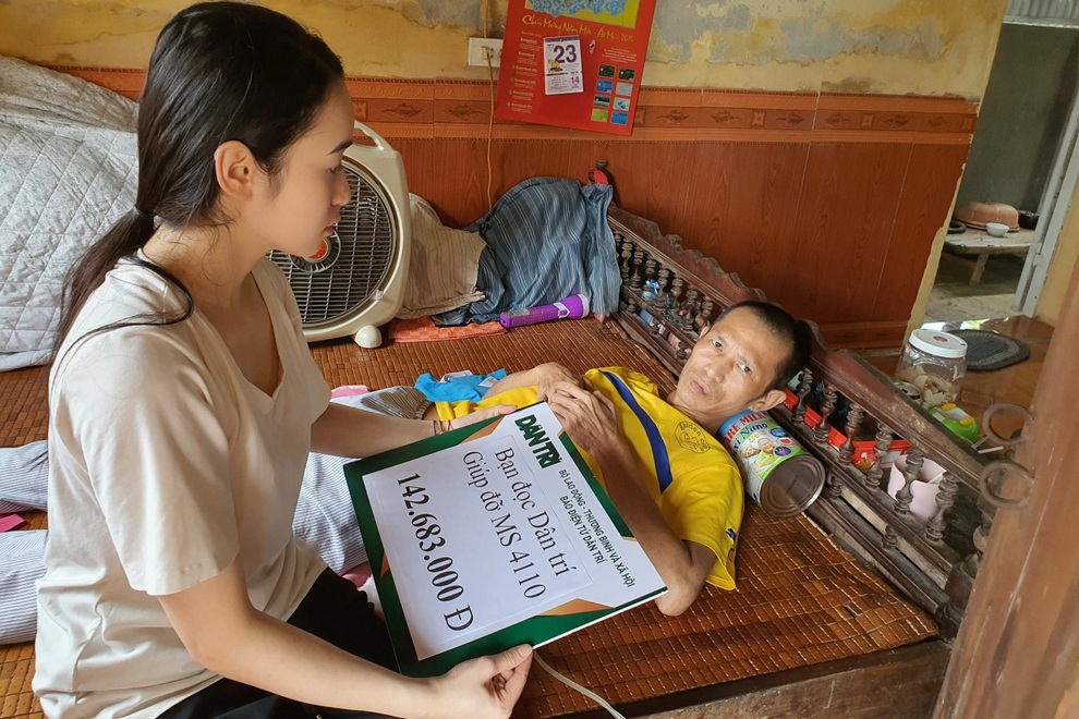 Cô gái làm y tá riêng cho bố được bạn đọc giúp đỡ hơn 142 triệu đồng - 2 Cô gái làm y tá riêng cho bố được bạn đọc giúp đỡ hơn 142 triệu đồng - 2