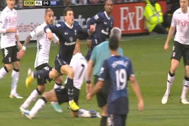 Gareth Bale, "kịch sĩ" tồi nhất Premier League