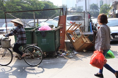 Hà Nội: Dự án bãi đỗ xe thông minh biến thành... bãi rác
