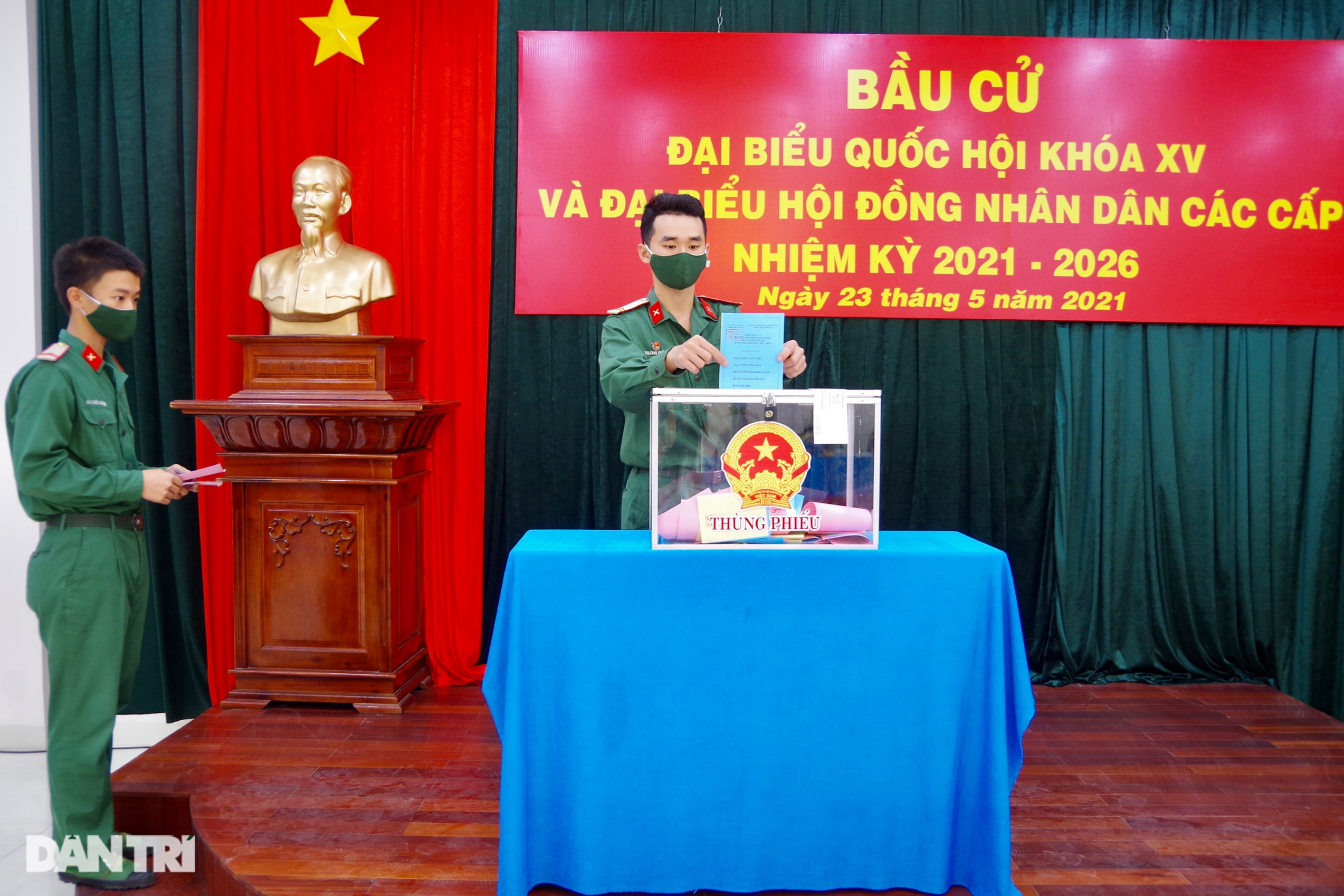 Toàn cảnh 69 triệu cử tri cả nước tham gia Ngày hội non sông - 26 Toàn cảnh 69 triệu cử tri cả nước tham gia Ngày hội non sông - 26