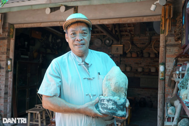 Người đàn ông ở Thanh Hóa đi khắp đất nước nhặt đá về làm kỷ niệm