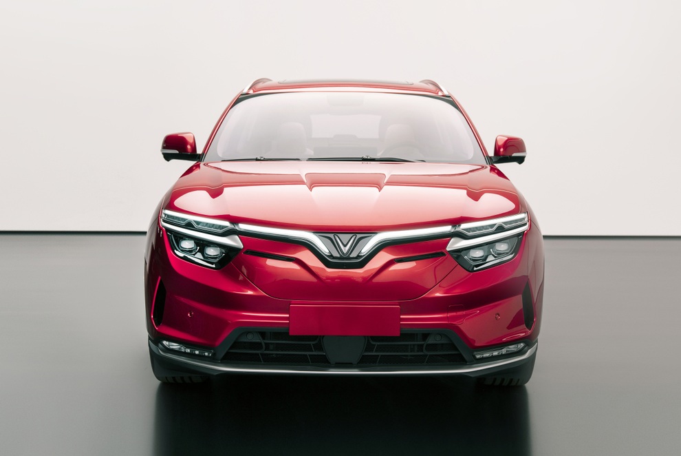 Chi tiết VinFast VF e35: Xe SUV điện hạng E vừa ra mắt trên đất Mỹ - 3 Chi tiết VinFast VF e35: Xe SUV điện hạng E vừa ra mắt trên đất Mỹ - 3