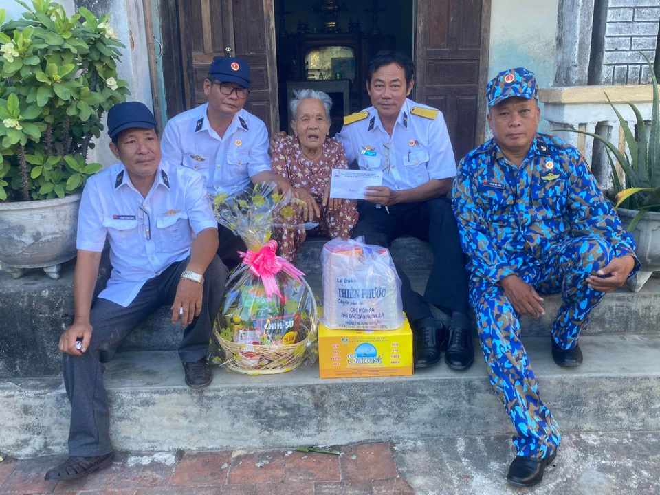 Cựu binh Trường Sa mở nhà hàng, tạo thu nhập cho con em đồng đội - 1 Cựu binh Trường Sa mở nhà hàng, tạo thu nhập cho con em đồng đội - 1