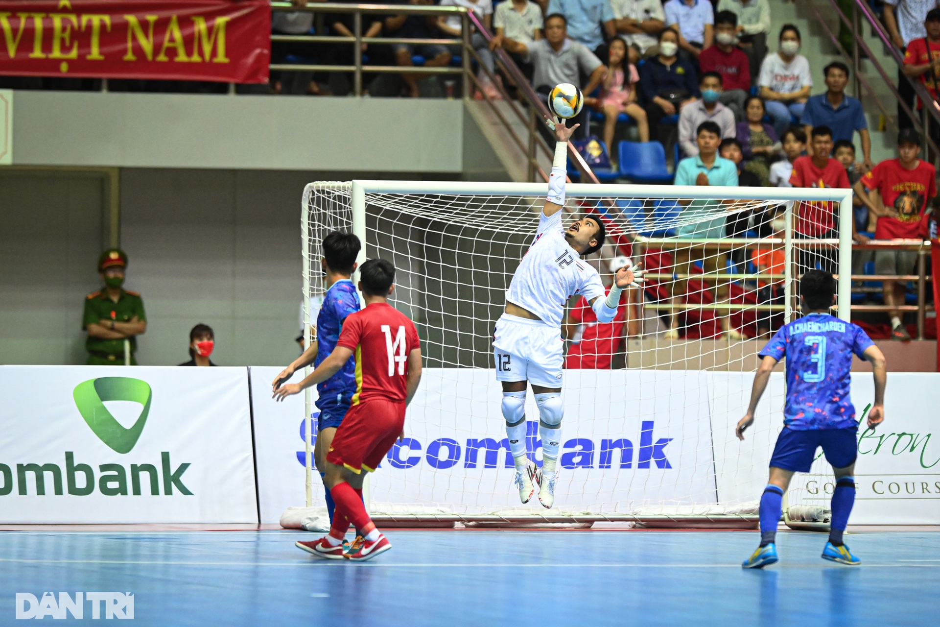 Thắng futsal Việt Nam, cầu thủ Thái Lan nhảy múa, ăn mừng đầy phấn khích - 17 Thắng futsal Việt Nam, cầu thủ Thái Lan nhảy múa, ăn mừng đầy phấn khích - 17