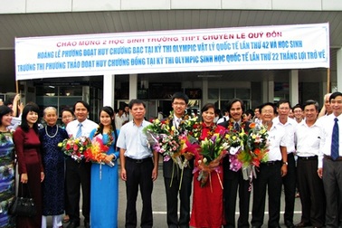 Đà Nẵng đón trọng thể 2 học sinh đoạt Huy chương Olympic Quốc tế 