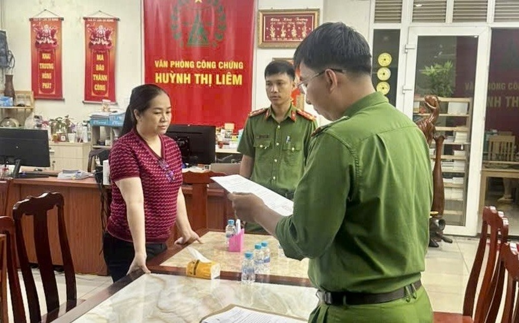 Khởi tố trưởng văn phòng công chứng lừa đảo hơn 16 tỷ đồng ở Đồng Nai - 1 Khởi tố trưởng văn phòng công chứng lừa đảo hơn 16 tỷ đồng ở Đồng Nai - 1