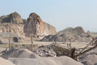 Hàng trăm hộ dân khốn khổ với bụi đá