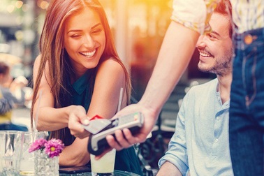 Những ngộ nhận bất ngờ về thẻ thanh toán mà hầu hết chúng ta không hề biết