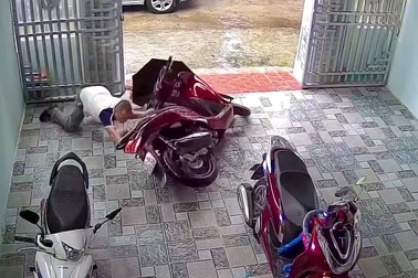 Người đàn ông bị ngã đau vì sai lầm nhiều gia đình mắc phải