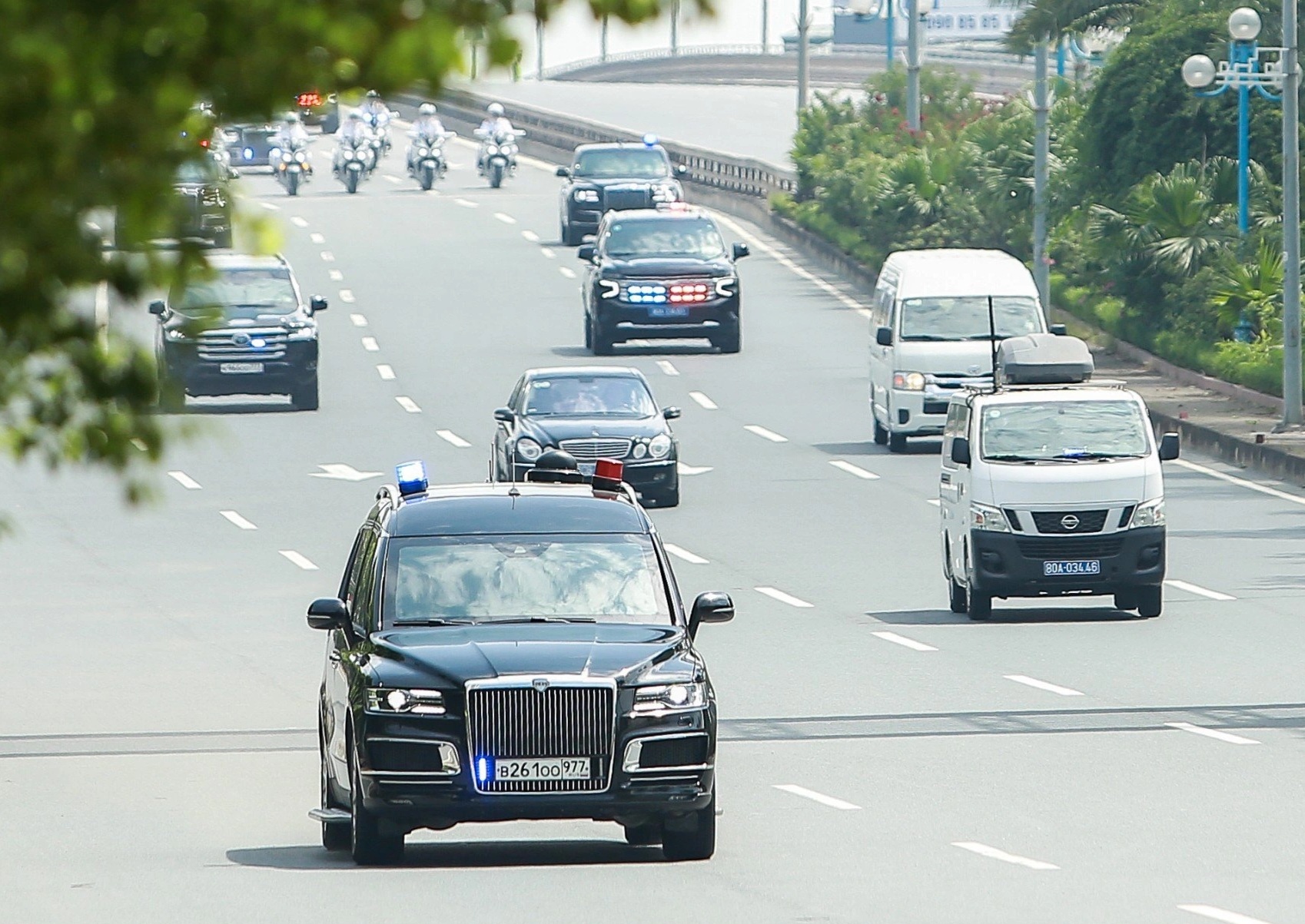View - Hà Nội: Dàn siêu xe diễn tập sẵn sàng đón Tổng thống Nga Putin | Báo Dân trí
