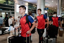 HLV Troussier cùng đội U22 về nước trong sự đón chào của người hâm mộ TPHCM