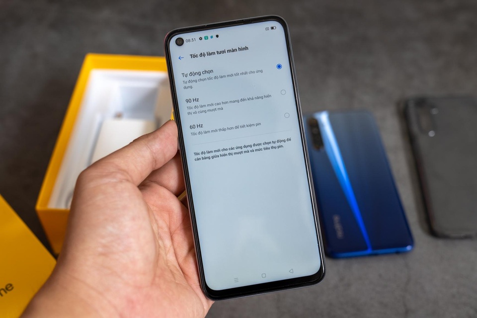 Đập hộp Realme 6 màn hình 90Hz giá từ 6 triệu đồng - 4 Đập hộp Realme 6 màn hình 90Hz giá từ 6 triệu đồng - 4