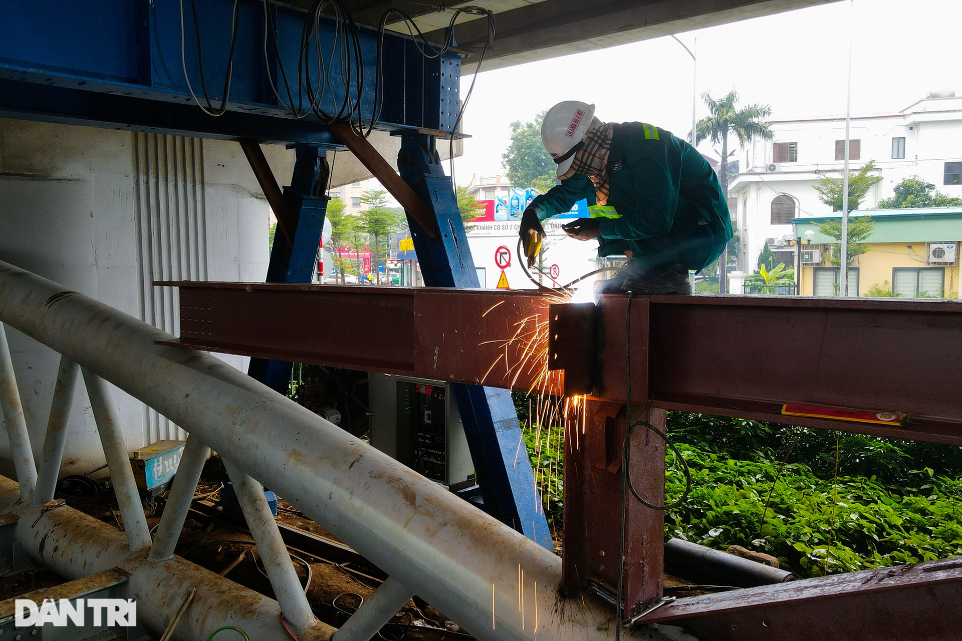 Độc đáo cây cầu vòm sắt nằm lọt thỏm dưới gầm đường Vành đai 3 ở Hà Nội - 9