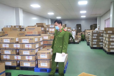 Phanh phui “hệ sinh thái” sản xuất sữa giả cho bà bầu, trẻ sinh non