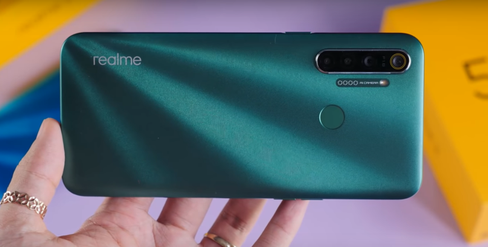Loạt smartphone pin lớn, giá “mềm” đáng cân nhắc hiện nay - 4 Loạt smartphone pin lớn, giá “mềm” đáng cân nhắc hiện nay - 4