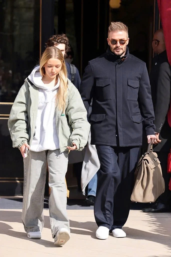 David Beckham thích xuống phố với túi hàng hiệu cỡ khủng, có giá đắt đỏ - 1 David Beckham thích xuống phố với túi hàng hiệu cỡ khủng, có giá đắt đỏ - 1