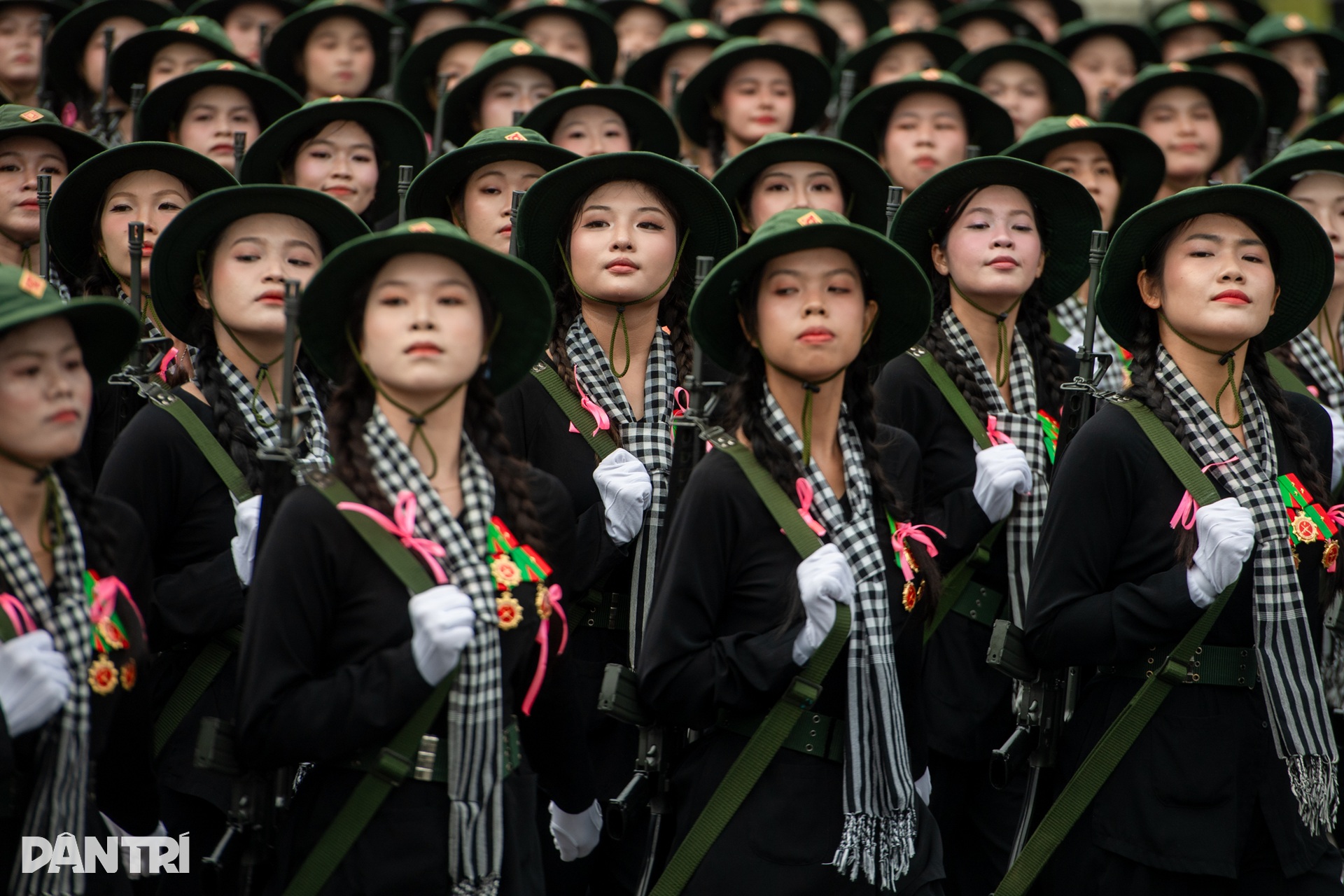 “Vượt nắng thắng mưa”, ý chí ngày hội non sông - 13 “Vượt nắng thắng mưa”, ý chí ngày hội non sông - 13