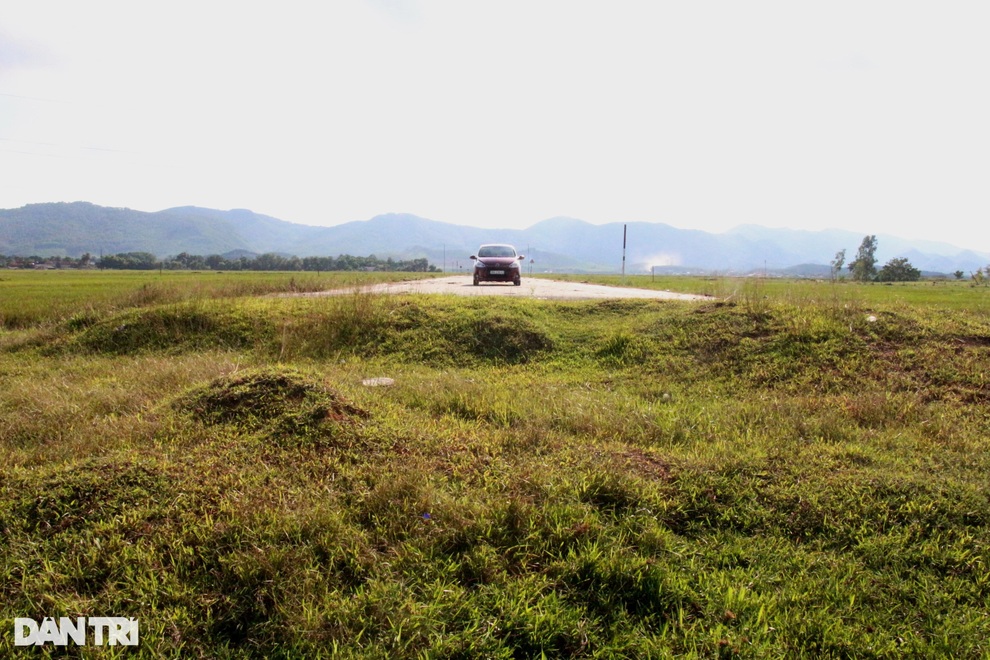 Đường 52 tỷ đồng đầu tư xong bỏ quên suốt nhiều năm - 2 Đường 52 tỷ đồng đầu tư xong bỏ quên suốt nhiều năm - 2