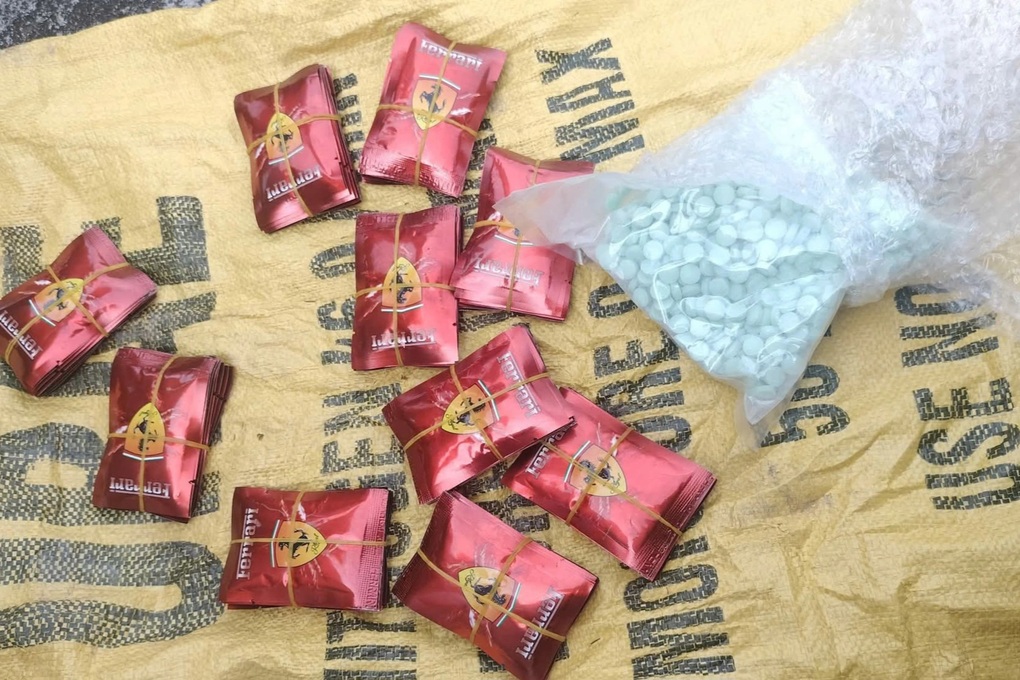 Trinh sát mật phục bắt bóng ma trong nghĩa địa - 1 Trinh sát mật phục bắt “bóng ma” trong nghĩa địa