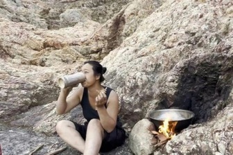 Cô gái 25 tuổi ăn 50 con chuột để sinh tồn giữa đảo hoang