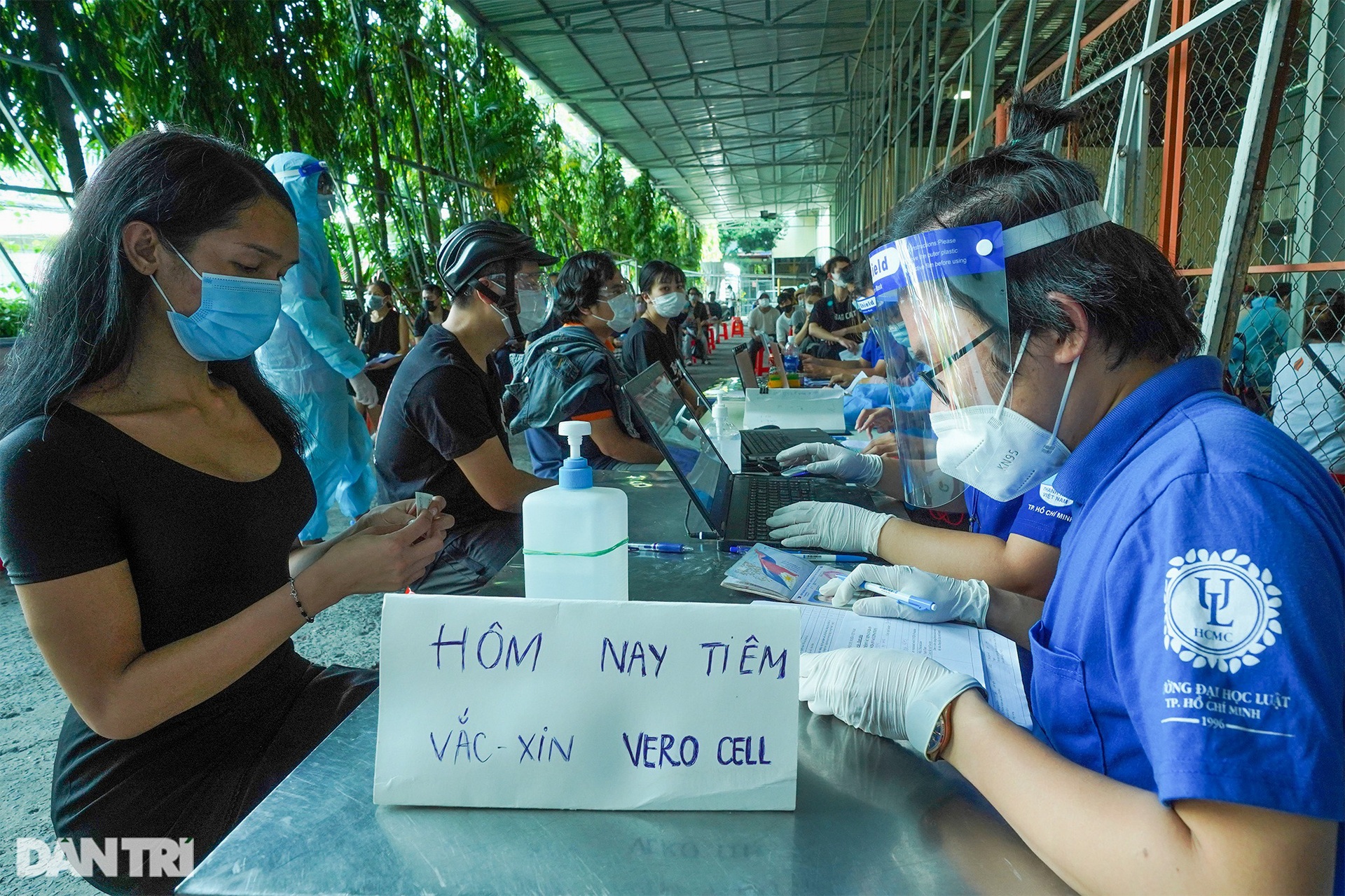 Người chưa đăng ký tạm trú ở TPHCM được tiêm vắc xin - 3 Người chưa đăng ký tạm trú ở TPHCM được tiêm vắc xin - 3