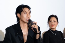 Tuấn Trần kể lý do "khóc liên tục" khi đóng chung phim với Hồng Đào