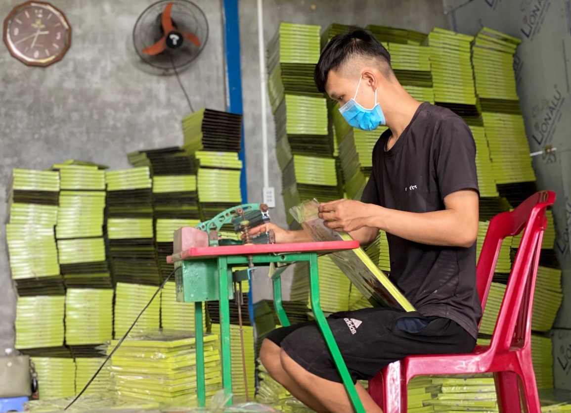 Bà nội trợ kiếm ngon 700 triệu đồng/tháng với thớt kính - 1 Bà nội trợ kiếm ngon 700 triệu đồng/tháng với thớt kính - 1