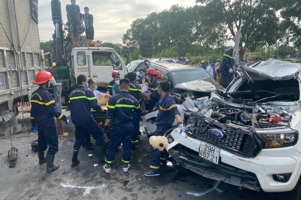 Tai nạn liên hoàn giữa 9 ô tô, 1 người tử vong - 3