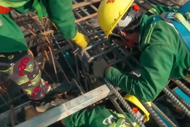 Những đôi bàn tay xây nên các công trình kỳ vĩ