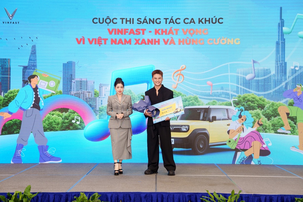 VinFast trao giải cuộc thi “VinFast - khát vọng vì Việt Nam xanh và hùng cường” - 1 VinFast trao giải cuộc thi “VinFast - khát vọng vì Việt Nam xanh và hùng cường” - 1