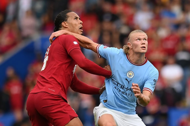 Van Dijk có ngăn nổi "quái vật" Erling Haaland?