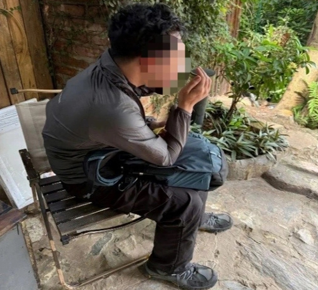 Hà Nội: Kịp thời giải cứu nam thanh niên mắc kẹt trên núi Hàm Lợn - 1 Hà Nội: Kịp thời giải cứu nam thanh niên mắc kẹt trên núi Hàm Lợn