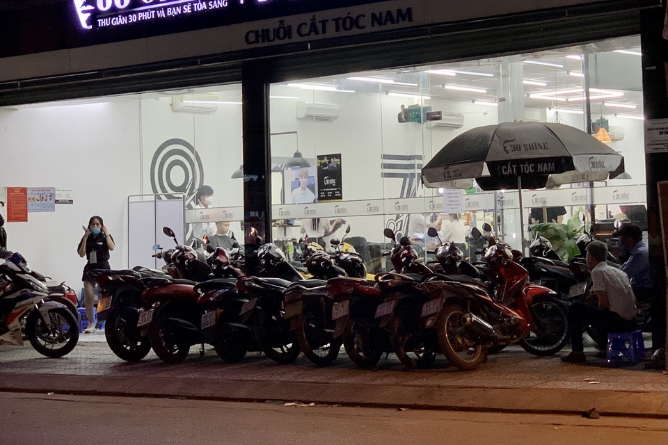 Salon tóc, tiệm nail, spa… chạy đua với Covid để kịp hốt cú chót dịp Tết - 3 Salon tóc, tiệm nail, spa… chạy đua với Covid để kịp hốt cú chót dịp Tết - 3