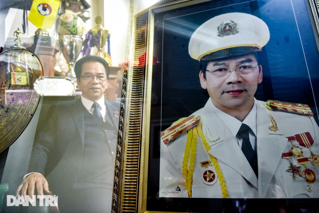 Những nghệ sĩ là Đại tá, Trung tá Công an chuyên vai đi tù trên màn ảnh - 2 Những nghệ sĩ là Đại tá, Trung tá Công an chuyên vai đi tù trên màn ảnh - 2