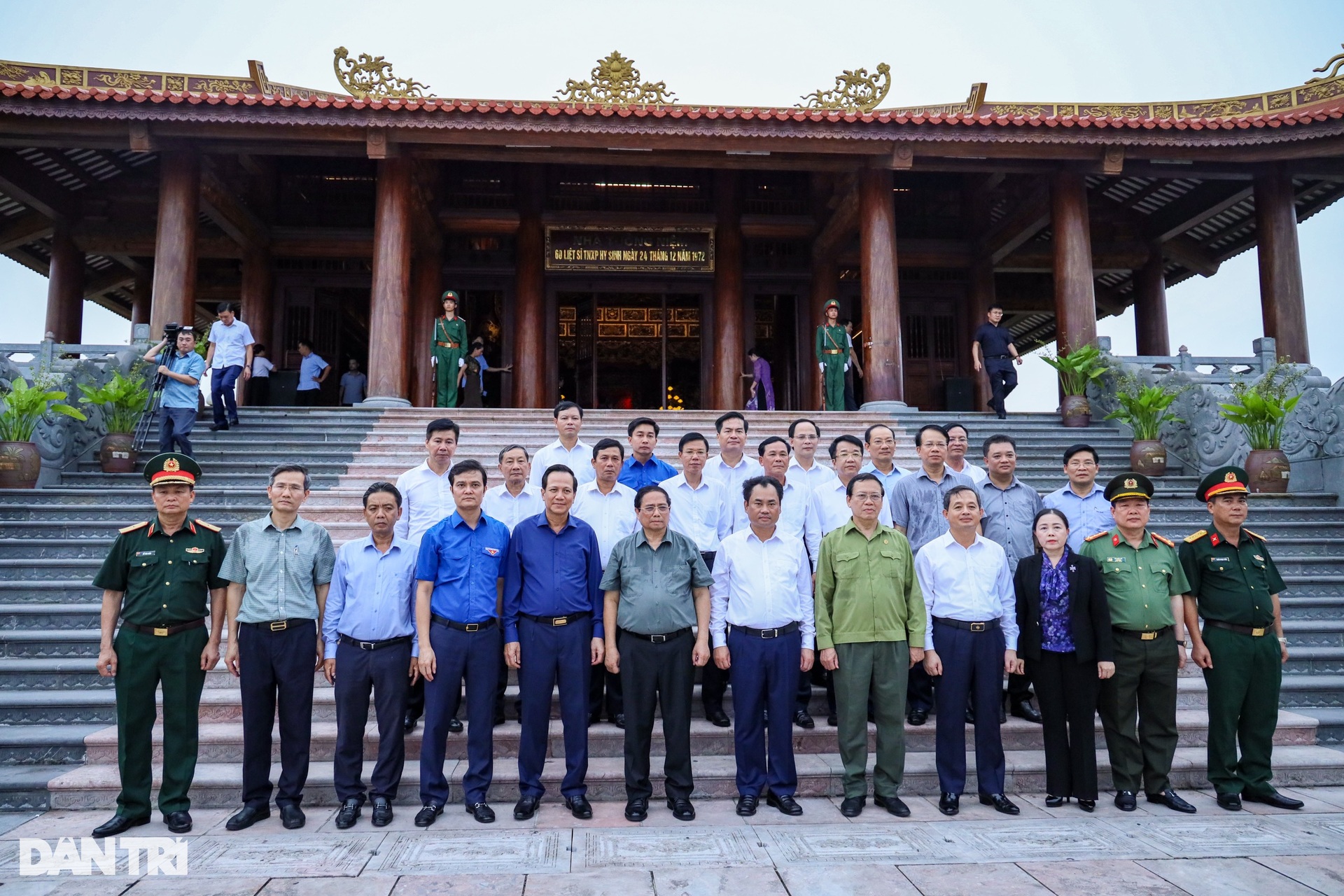 Thủ tướng dâng hương tại nơi khởi đầu Ngày Thương binh - Liệt sĩ - 16 Thủ tướng dâng hương tại nơi khởi đầu Ngày Thương binh - Liệt sĩ - 16