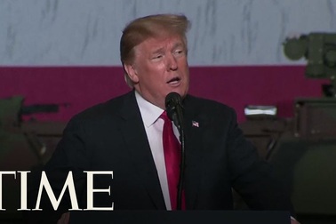 Tổng thống Trump ca ngợi xe tăng “ngựa chiến” của Mỹ